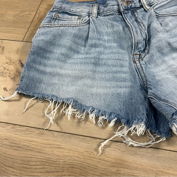 Aeropostale Women’s Denim Frayed Hem Mom Shorts - Picture 8 of 11